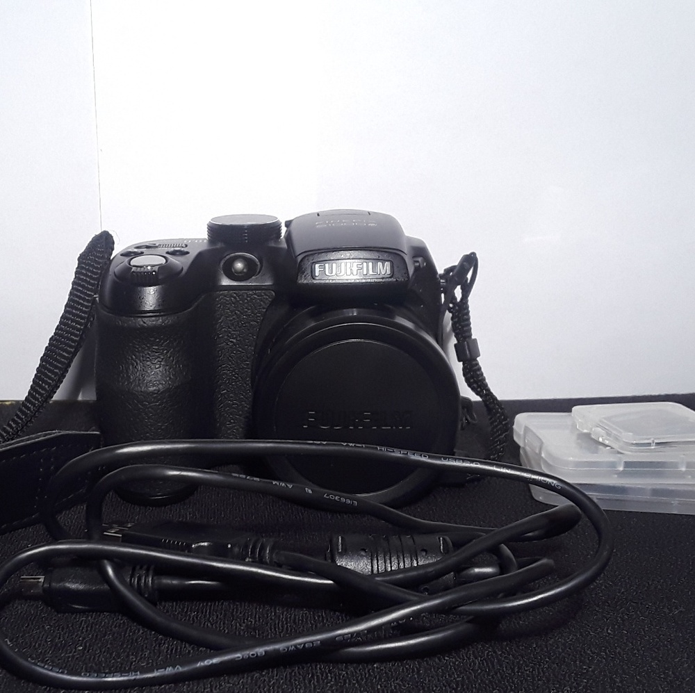 Fujifilm FinePix S1000FD camera